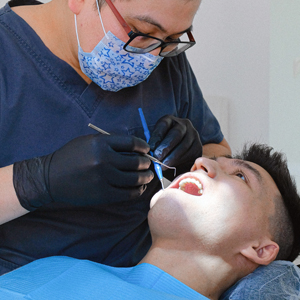 What Separates an Oral Surgeon From a Periodontist?